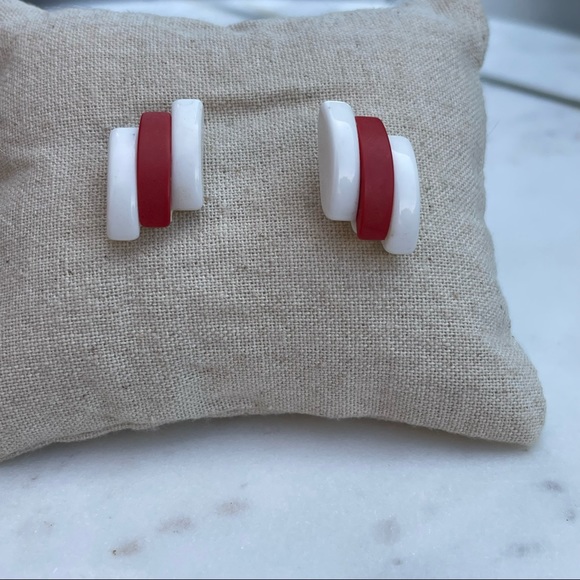 Vintage 80s 90s Earrings, plastic, geometric design, pierced ear - Picture 2 of 5